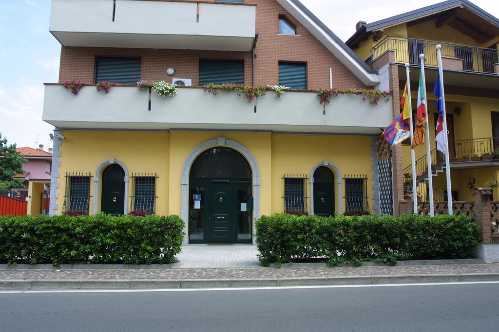 Borromeo Residenze Service S.A.S Peschiera Borromeo Exterior photo