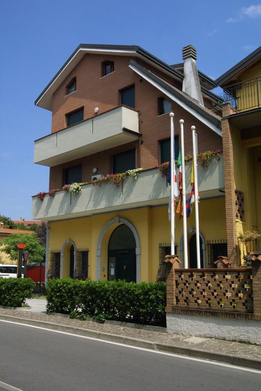 Borromeo Residenze Service S.A.S Peschiera Borromeo Exterior photo