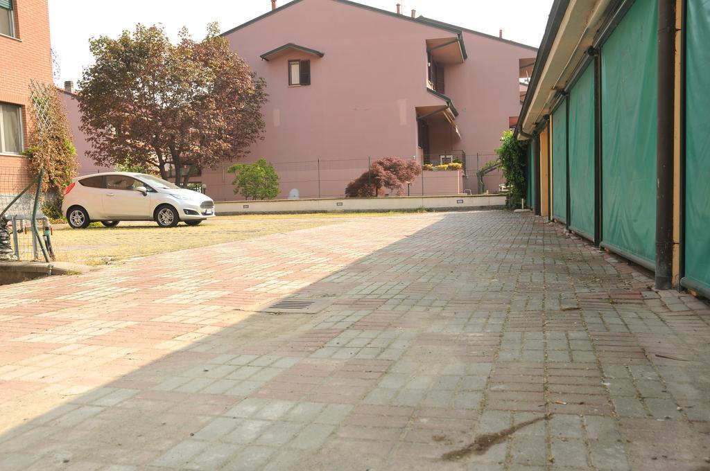 Borromeo Residenze Service S.A.S Peschiera Borromeo Exterior photo
