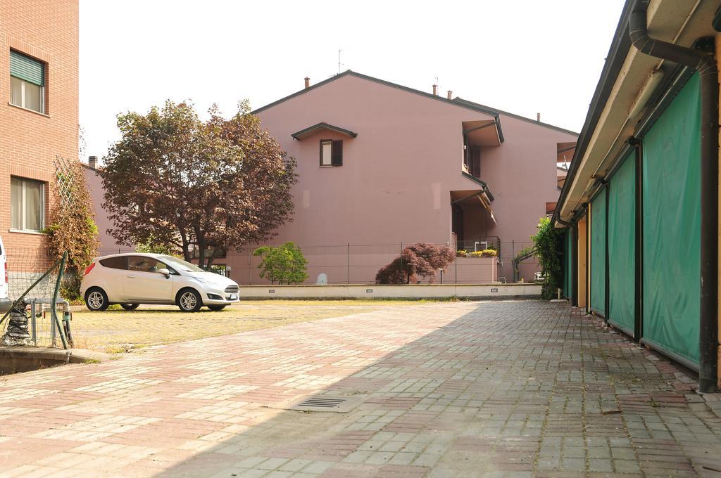 Borromeo Residenze Service S.A.S Peschiera Borromeo Exterior photo