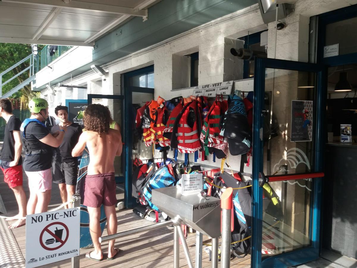 Borromeo Residenze Service S.A.S Peschiera Borromeo Exterior photo